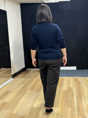 Mさんのレッスン前の軸が傾いた歩き方